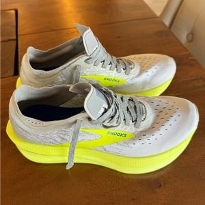 Brooks Hyperion Elite 2 women marathon race running shoes, size 8.5.